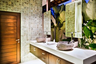An upscale bathroom in a luxury Savannah home