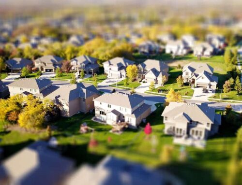 The Social Fabric: Finding Your Community in the Courtyards and Stoops of the Historic District